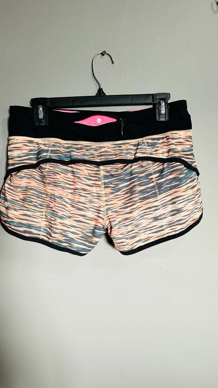 Lululemon Speed Up Shorts Size 6 Tiger Water Multi. Pc 132